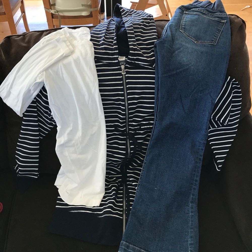XS Gap maternity outfit