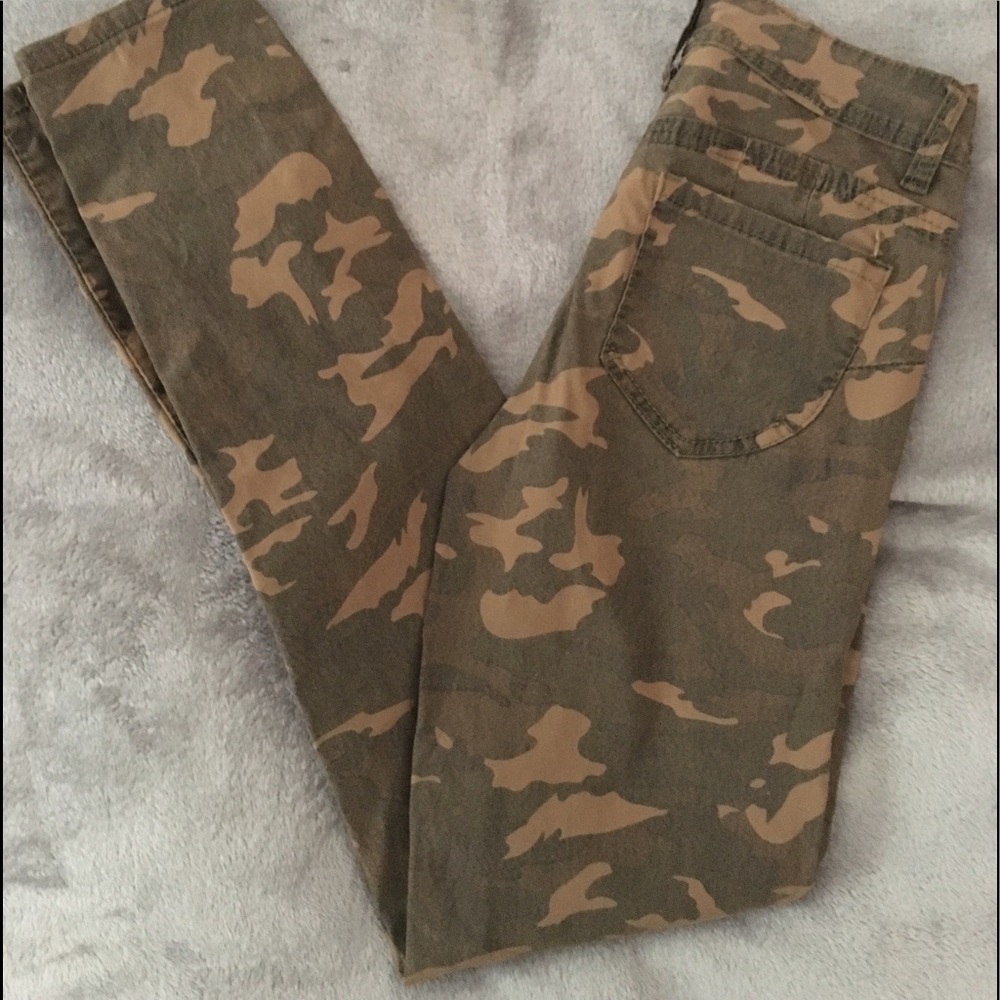Rue 21 Camouflage Mid Rise Jeggings