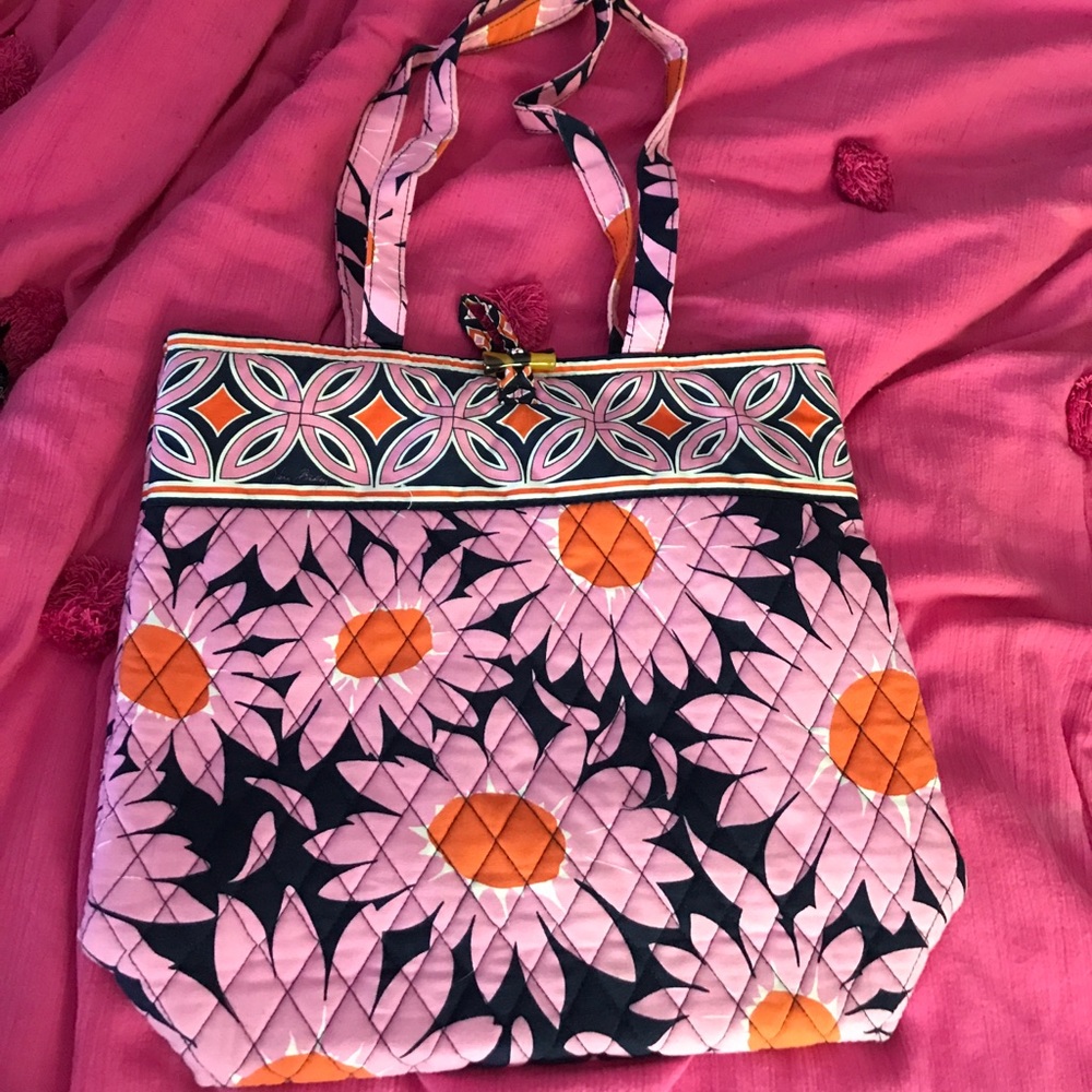 Vera Bradley tote in loves me