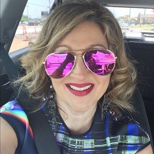 Meet your Posher, Dana