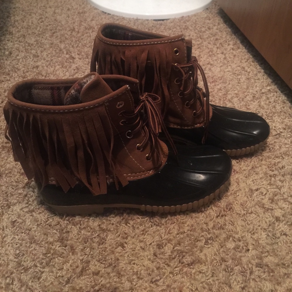 *fringe* duck boots