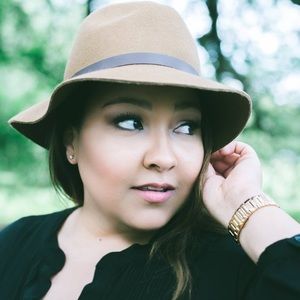 Meet your Posher, Alexis