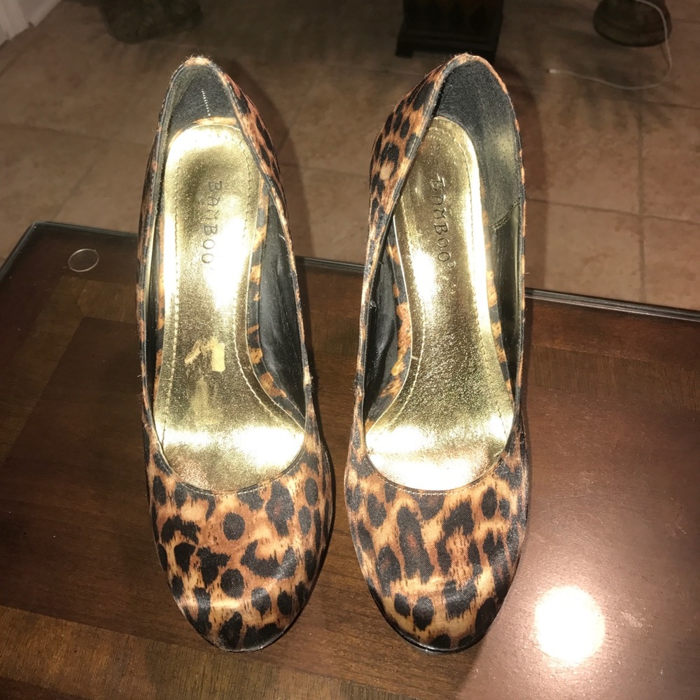 Leopard pump heels size 7.5