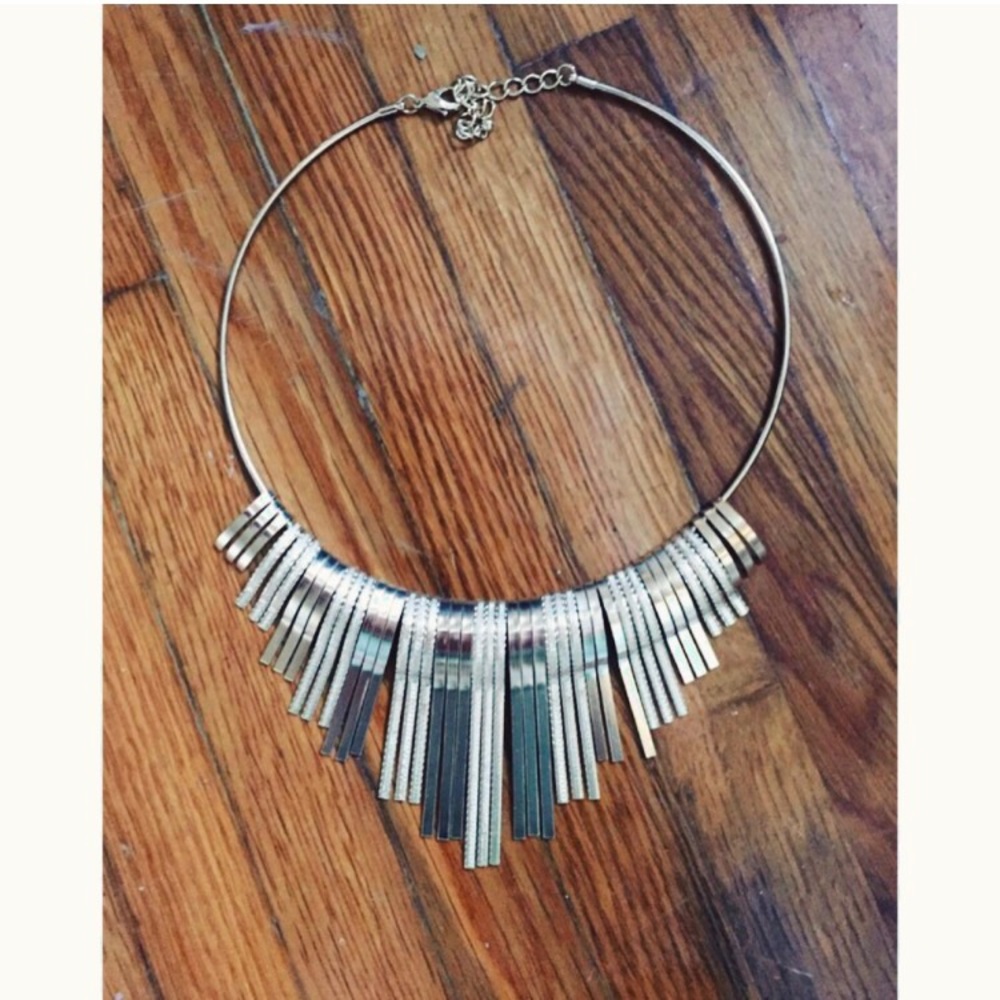 White gold choker necklace