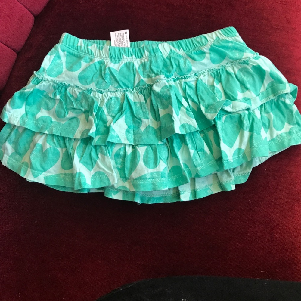 Girls turquoise heart skort. 4/5
