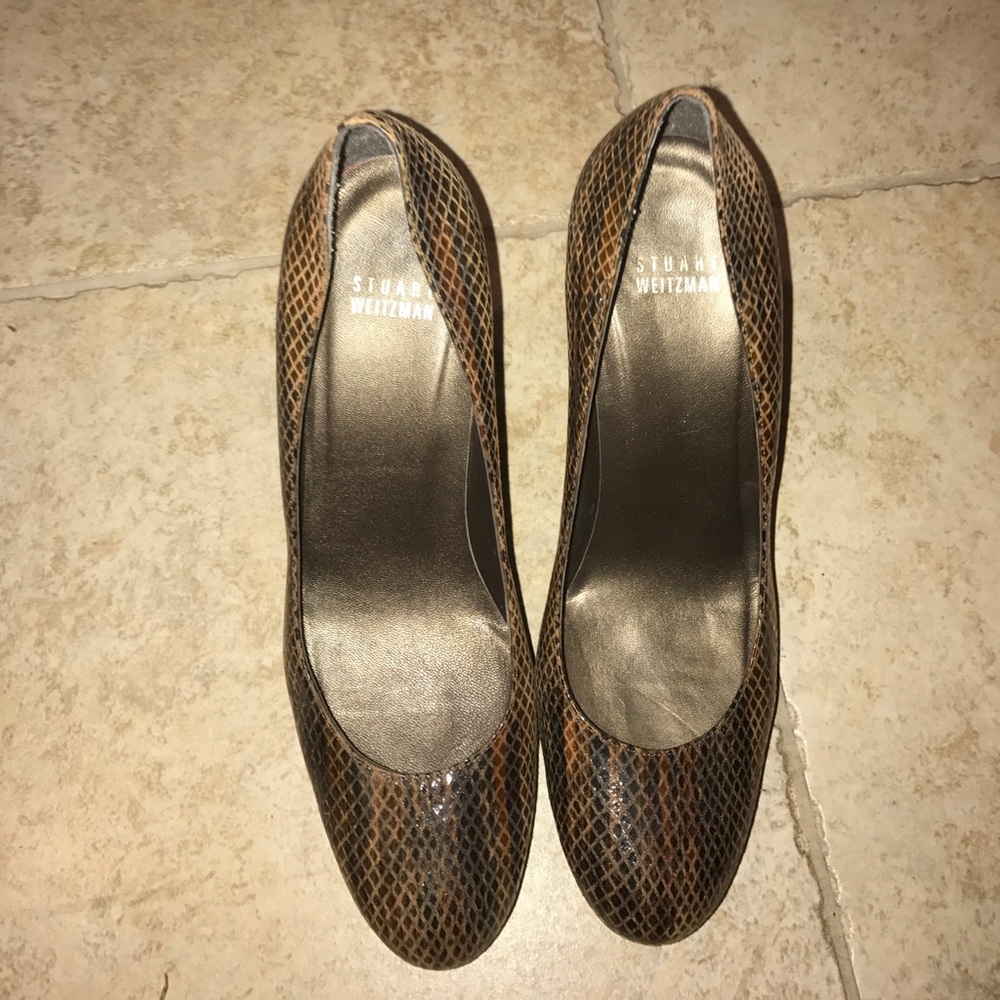 Stewart Weitzman brown snakeskin size 8 pumps