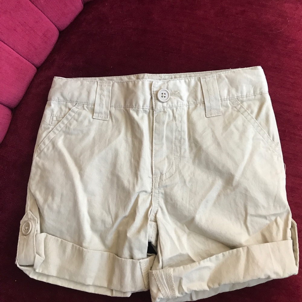 Girls adjustable length khaki shorts. XS. 4/5.