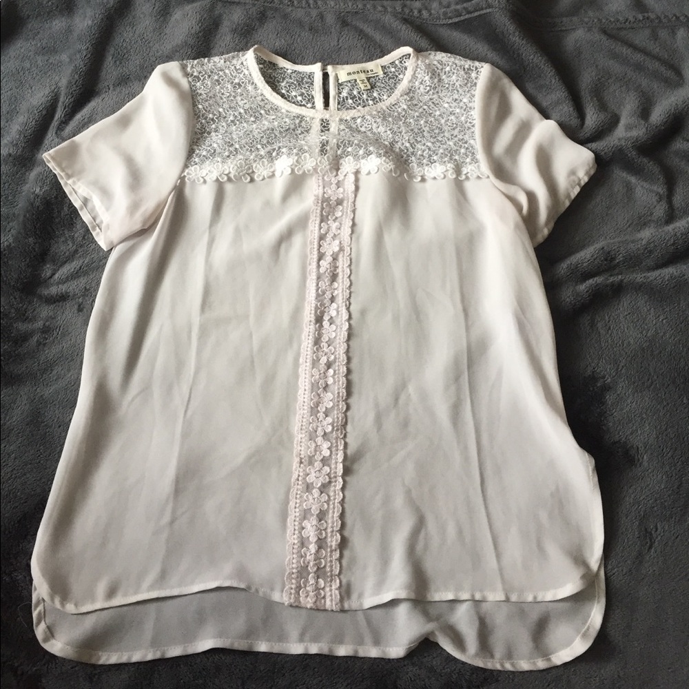 Sheer and lacey white medium short sleeve shirt