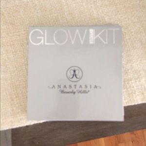 Anastasia glow kit Gleam
