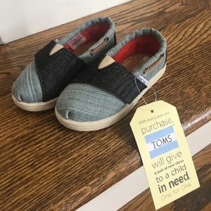 NWT toms!