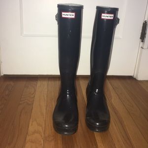 Adjustable back gloss rain boot