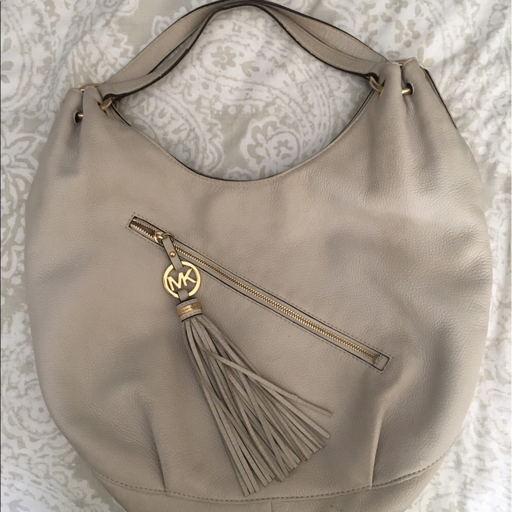 Excellent! Michael Kors white leather hobo
