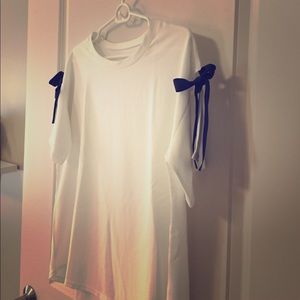 White top with navy ribbons