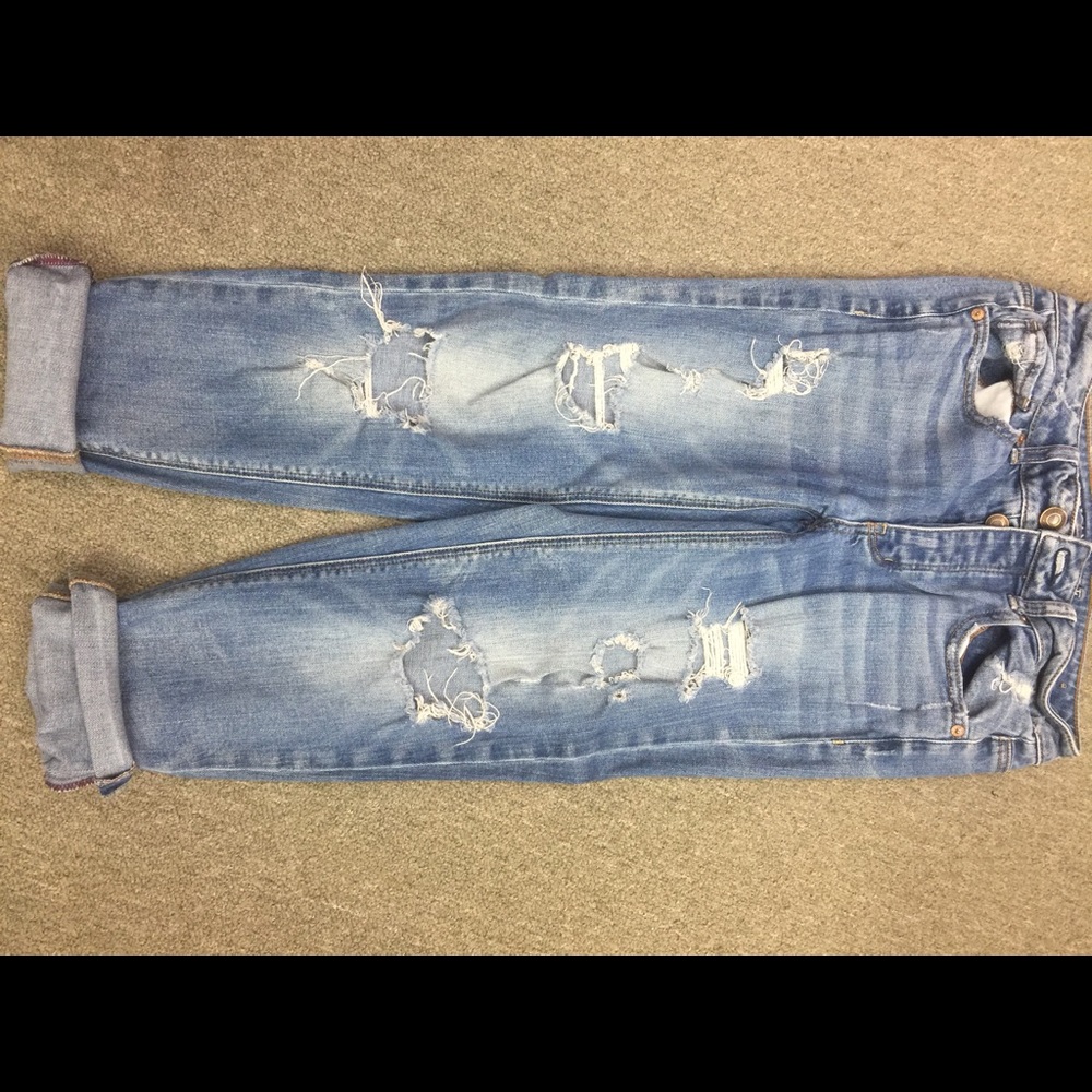 American Eagle size 2 tomgirl destroyed crop