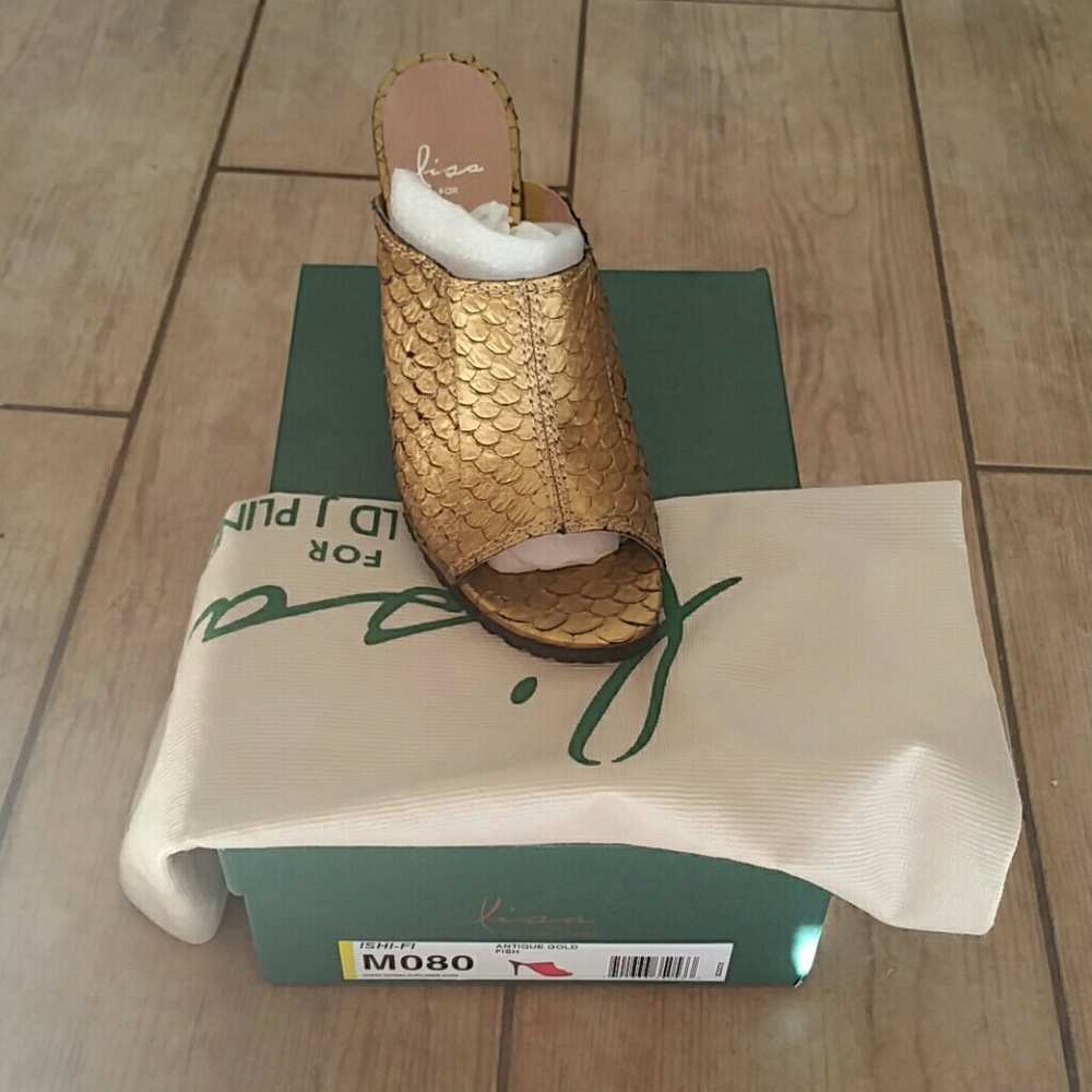 NWT. Lisa for Donald J Pliner Ishi-fi  Gold Sz 8