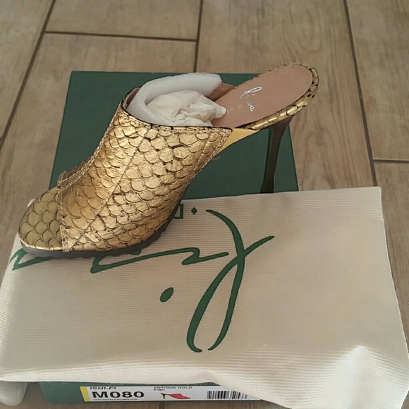 NWT. Lisa for Donald J Pliner Ishi-fi  Gold Sz 8 - Picture 2 of 4