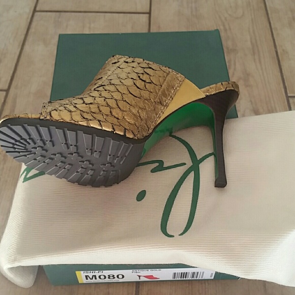 NWT. Lisa for Donald J Pliner Ishi-fi  Gold Sz 8 - Picture 3 of 4