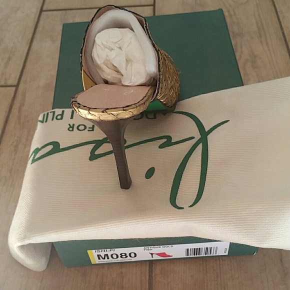 NWT. Lisa for Donald J Pliner Ishi-fi  Gold Sz 8 - Picture 4 of 4