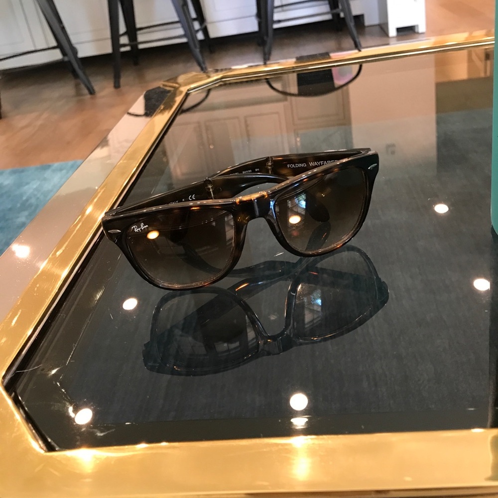 Tortoise Ray-Ban wayfarers