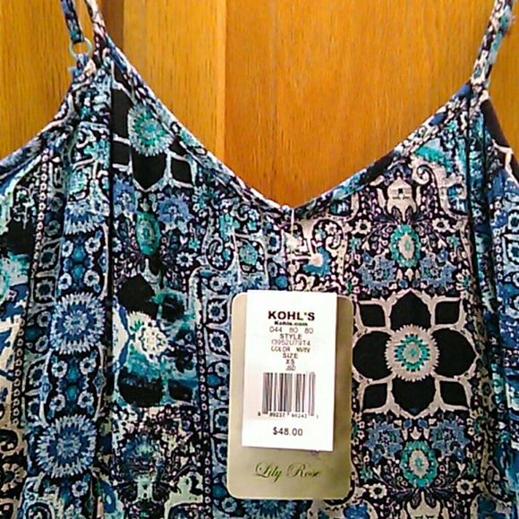 Adorable Flowy lined Dress - Picture 2 of 3