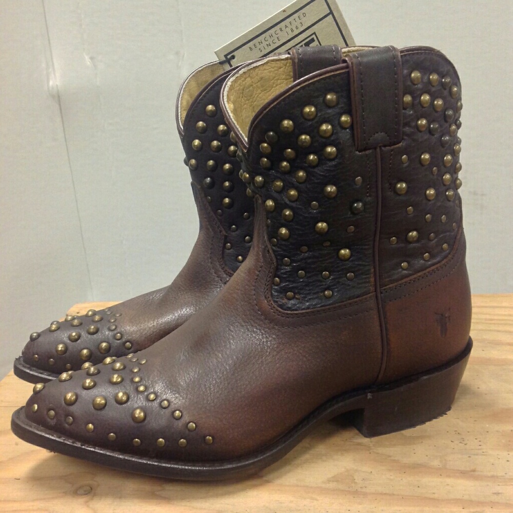 SOLD! ✨ FRYE Billy Studded Short Boots - NWT!