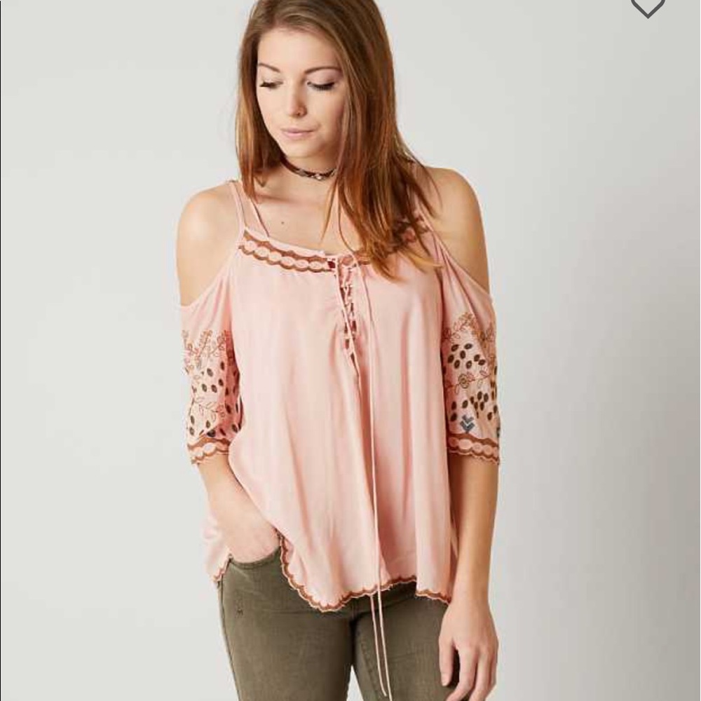 Gimmicks Cold Shoulder Top