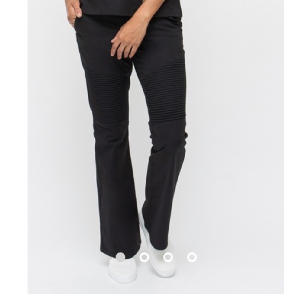 Jaanuu Pintuck Scrub pants!