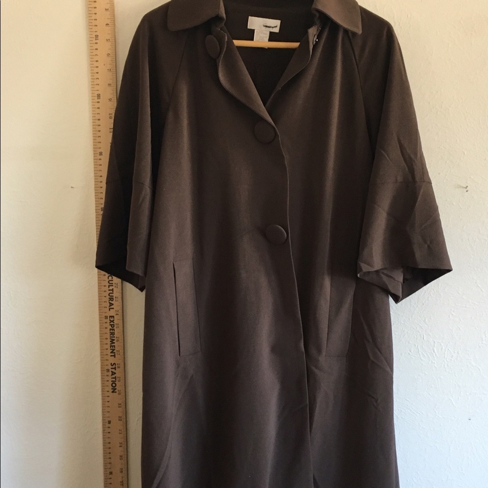 Super cute swingy full brown coat vintage 👀 look