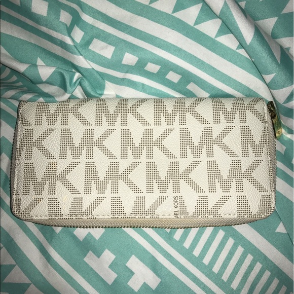 Michael Kors wallet - Picture 2 of 3