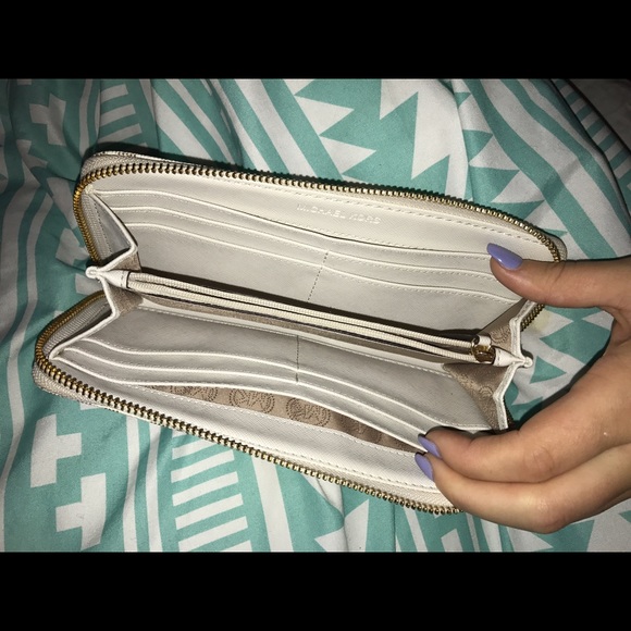 Michael Kors wallet - Picture 3 of 3