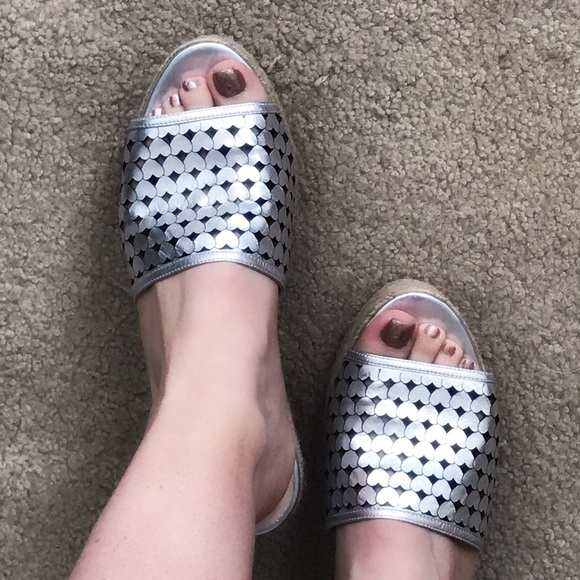 New Never worn. Nine West slip on silver sandal 9m - Picture 2 of 4