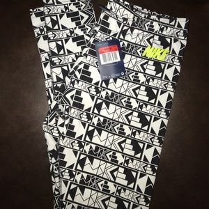 NWT NIKE L LEGGINGS
