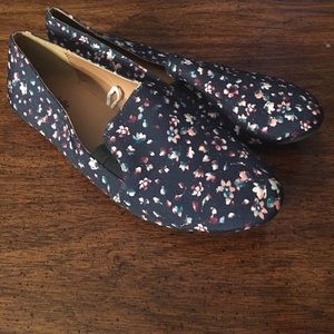 Floral slide on flats