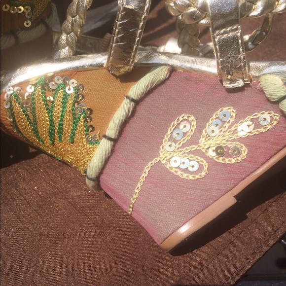 Very cute gold, multi colored - Picture 3 of 3