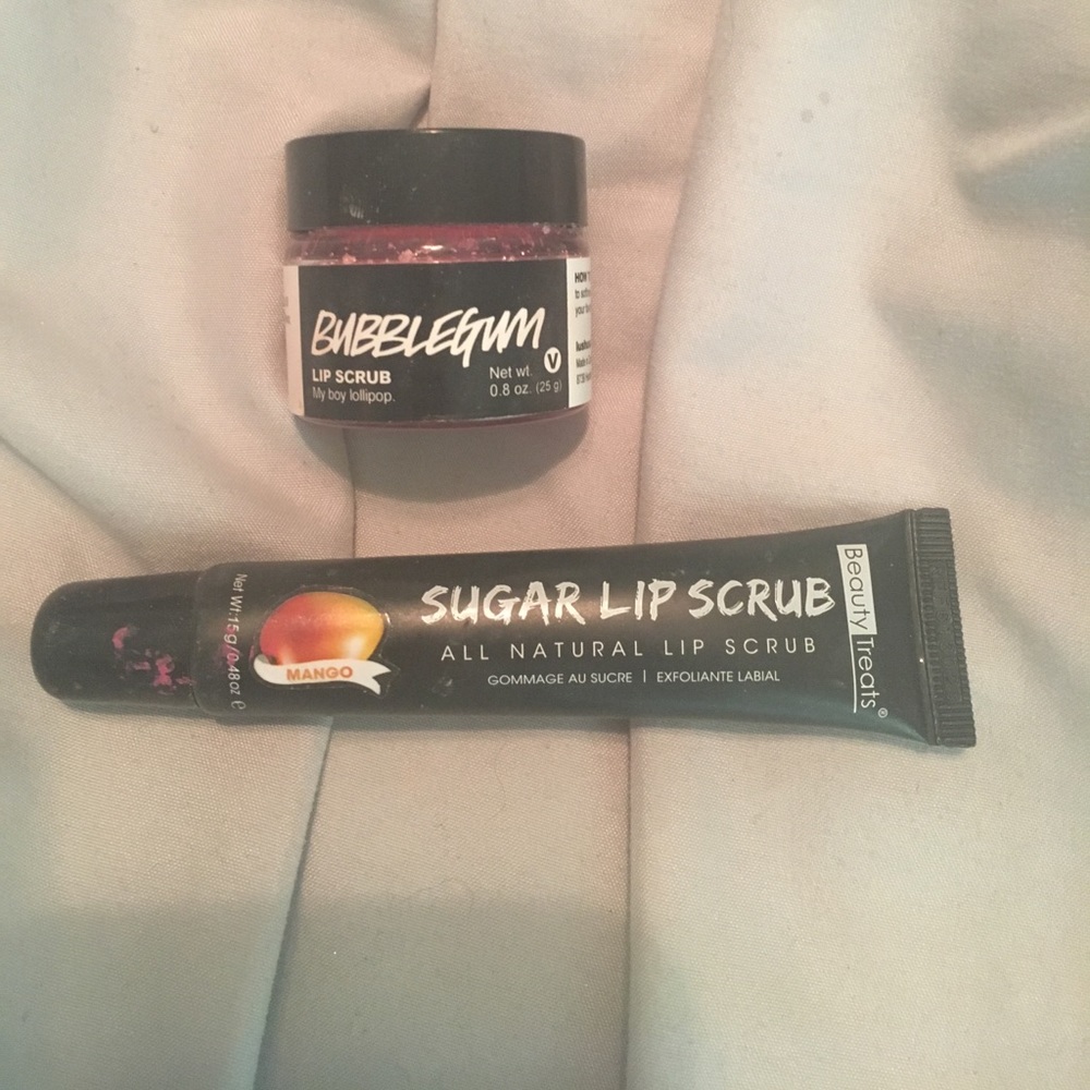 Lip scrubs