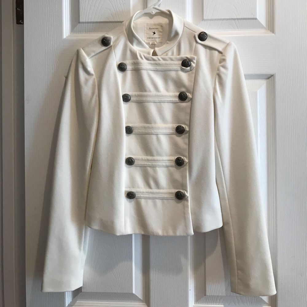 Adorable off-white short coat, lightly worn!