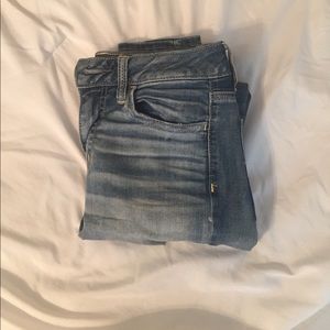 American eagle light wash distressed jeans