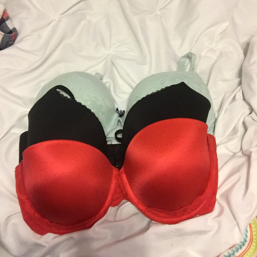 3 Victoria's Secret bras