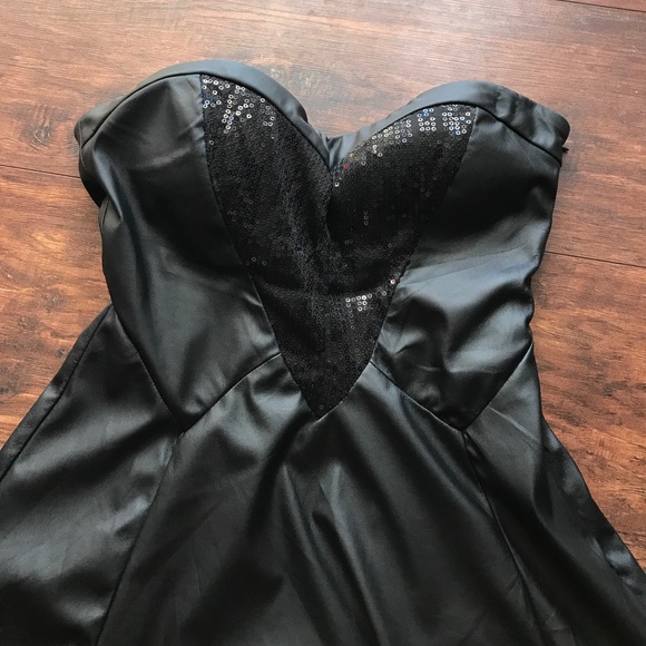 Black leather party dress - Picture 2 of 4