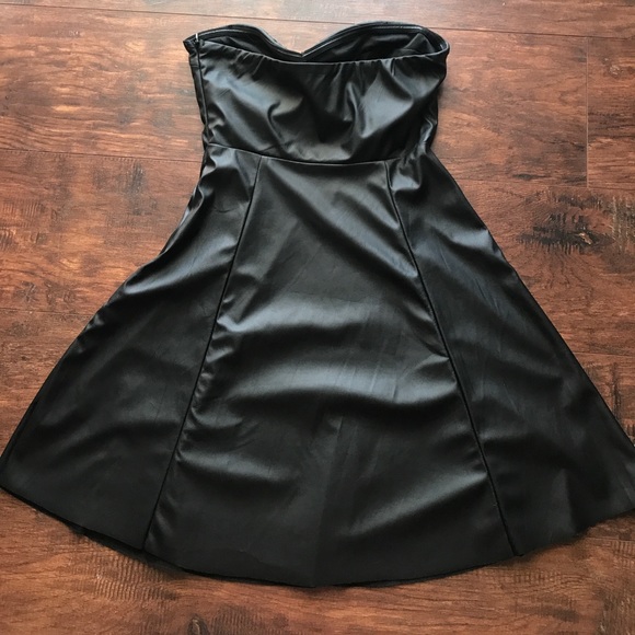 Black leather party dress - Picture 4 of 4