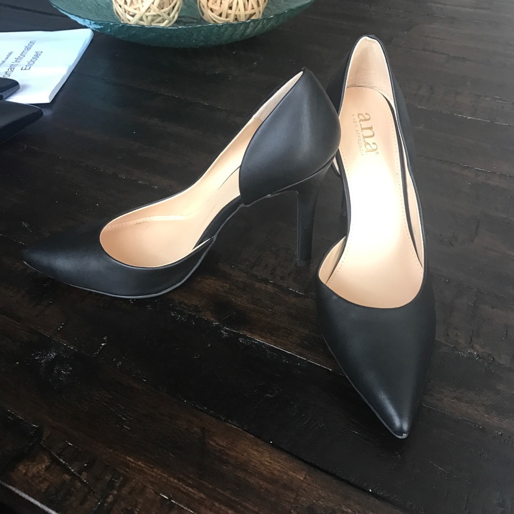 A.N.A. Black Leather Pumps
