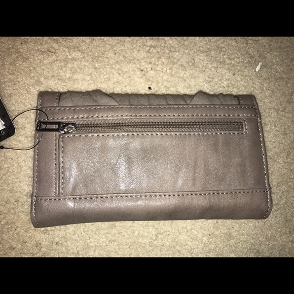 Guess wallet - Picture 2 of 3