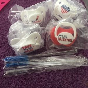 0-6 Month Dr.Browns Pacifiers & Brush Cleaners