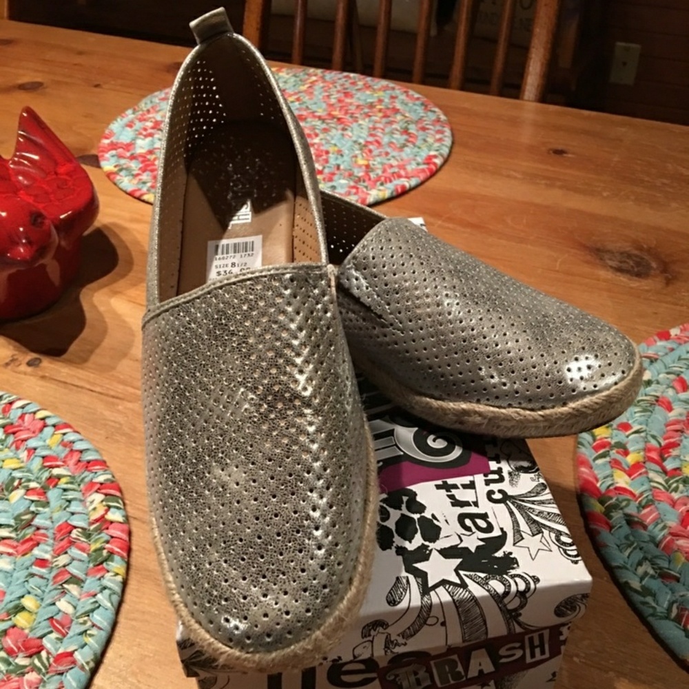 Silver mesh sliders