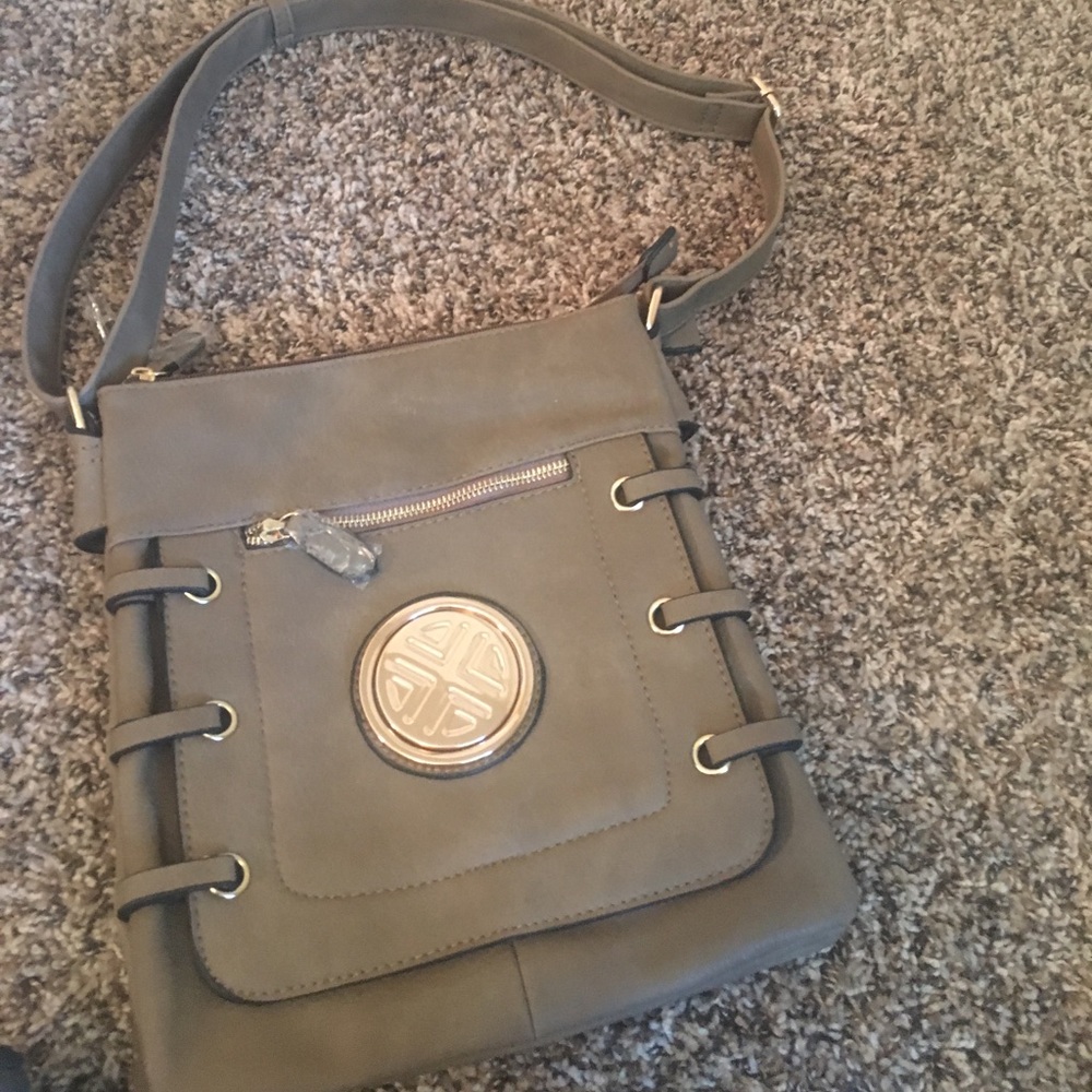 Brand new purse with many pockets
