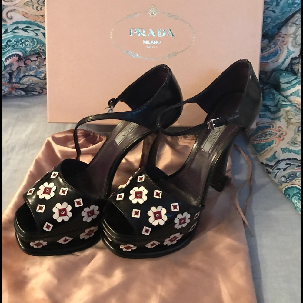Authentic Prada Platform Pumps 👠