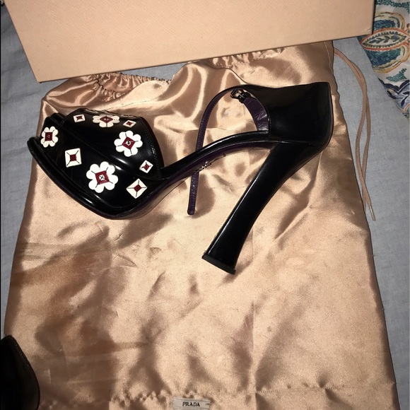 Authentic Prada Platform Pumps 👠 - Picture 2 of 8