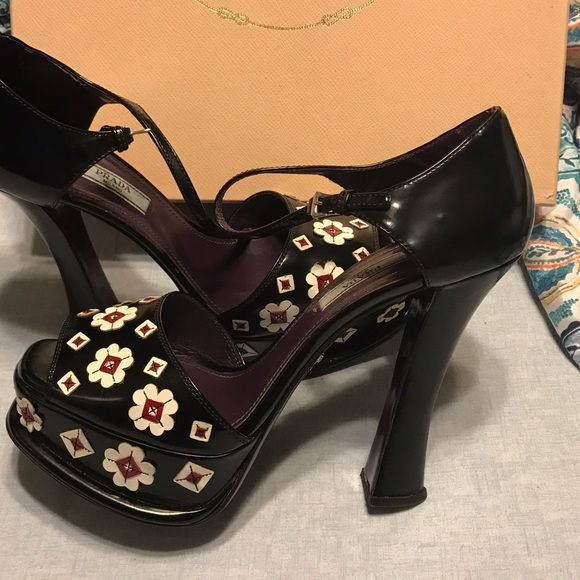 Authentic Prada Platform Pumps 👠 - Picture 4 of 8