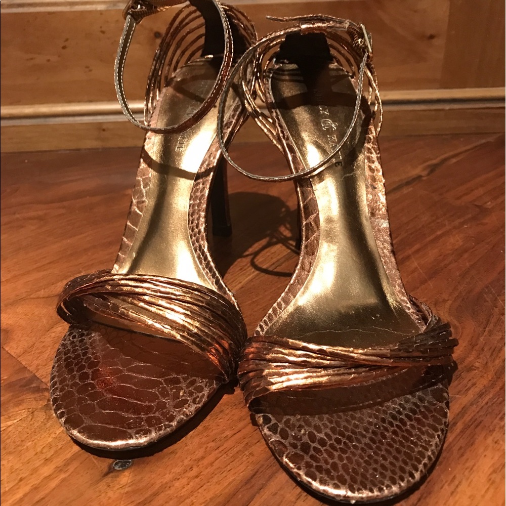 Kate and Kelly gold snakeskin heels, size 7 1/2