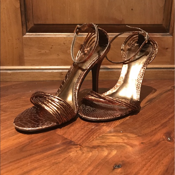 Kate and Kelly gold snakeskin heels, size 7 1/2 - Picture 2 of 7